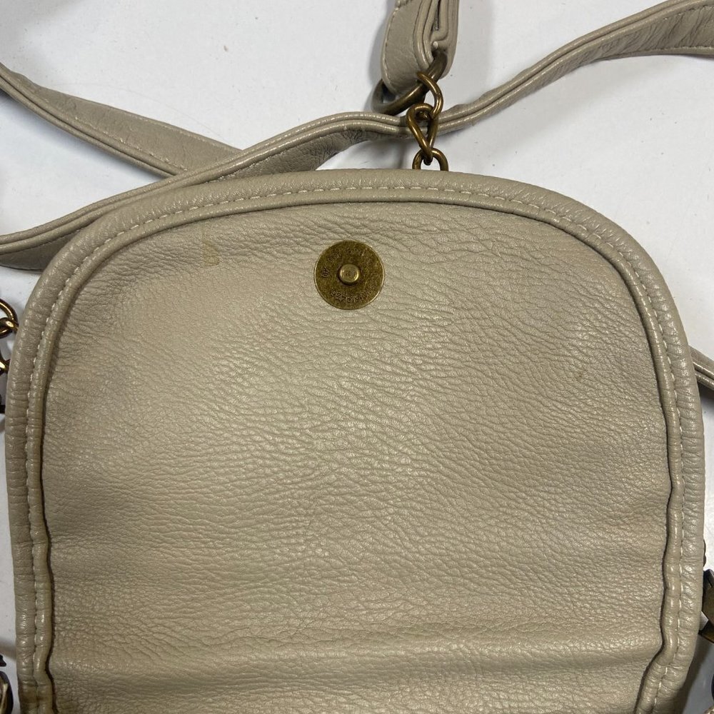 Deena & Ozzy Cream Zippered Crossbody Bag with Removable Chain Strap - Picture 4 of 5